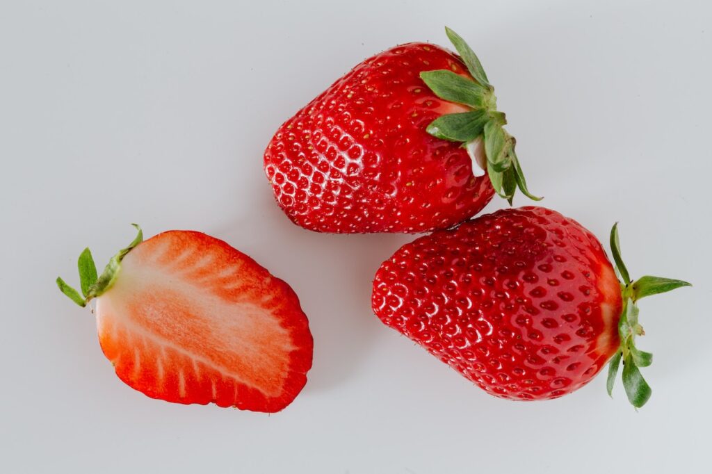 Are strawberries acidic